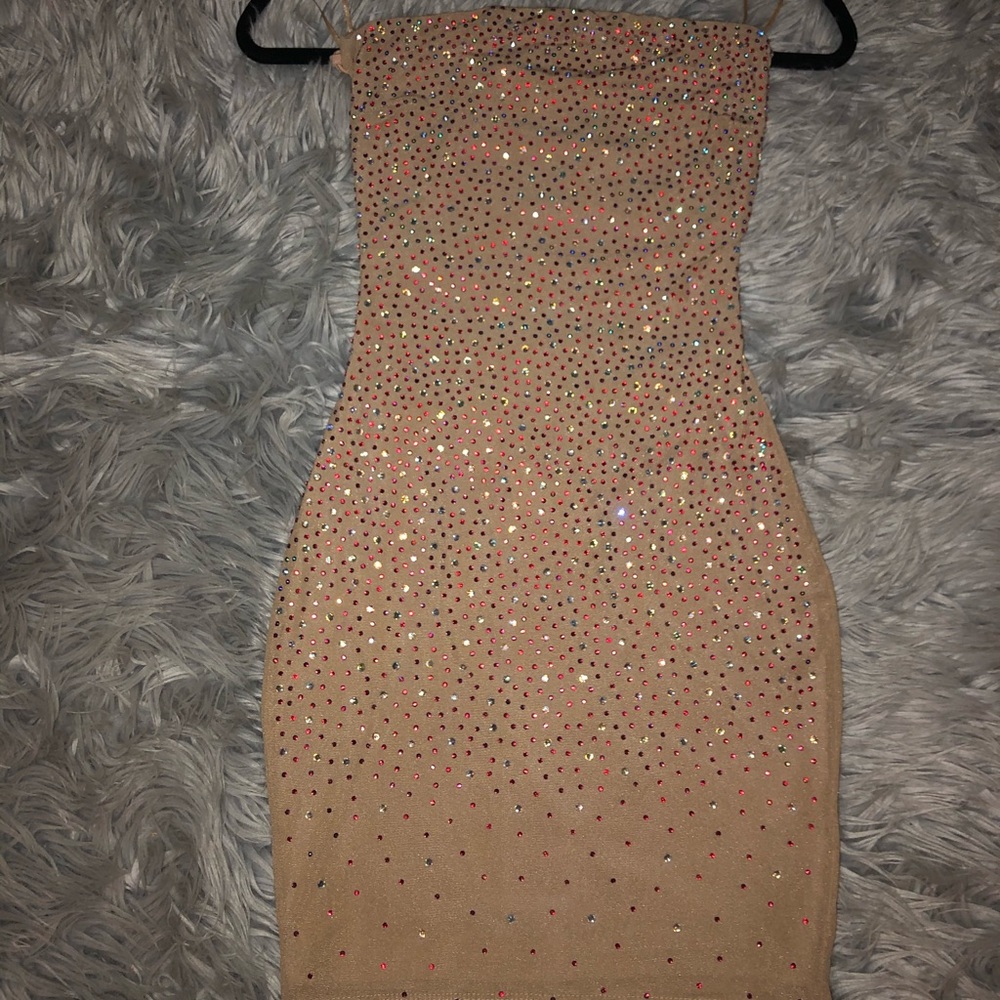 ✦ WINDSOR NUDE STRAPLESS DRESS ✦
